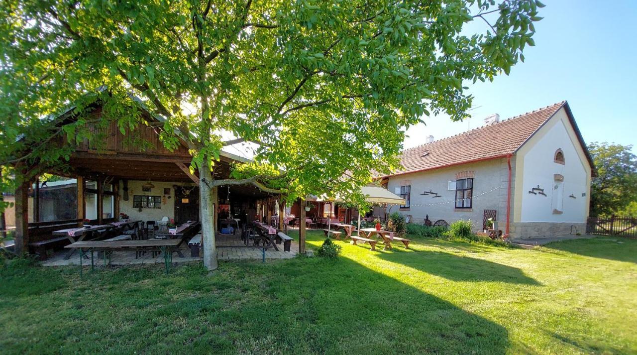 Kazmer Szallas - Gasthaus Varbalog Esterno foto